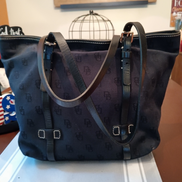 Dooney and Bourke Tote - Picture 3 of 6